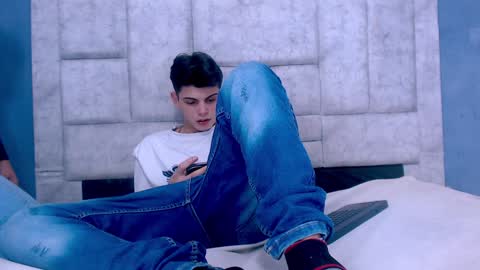 Hot Couple  online show from January 13, 1:02 am