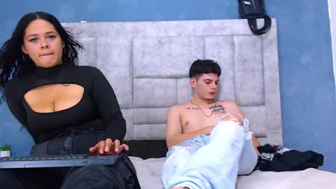 Hot Couple  online show from January 14, 7:32 pm