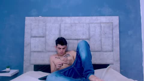 Hot Couple  online show from January 12, 6:59 pm