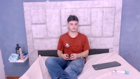 Hot Couple  online show from January 5, 7:07 pm