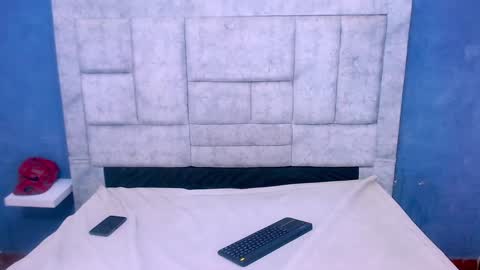 Hot Couple  online show from January 10, 6:49 pm