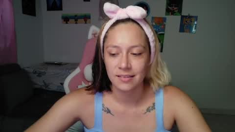 Mia online show from May 28, 10:30 pm
