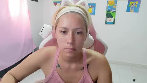 Mia online show from March 6, 3:33 pm