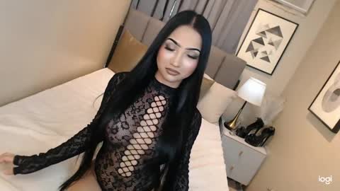 hot_nikki69 online show from April 7, 6:04 am