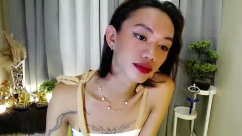 hot_petit69 online show from February 12, 5:11 am
