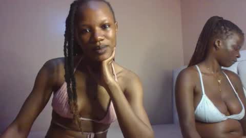 Snapshot of hot_petite100 chatting on October 7, 7:32 pm hot petite100 online show from October 7, 7:32 pm
