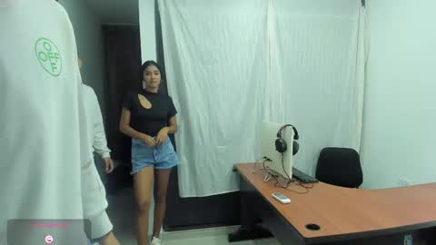 Vanesa Oliver and Andrew online show from November 28, 11:50 am