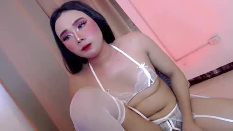 hotchescacummer online show from November 10, 1:25 pm