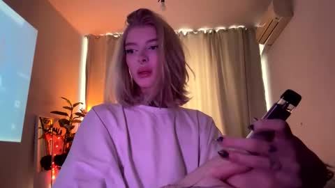 hotchubently online show from March 3, 7:43 am