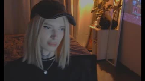 hotchubently online show from March 11, 5:35 pm