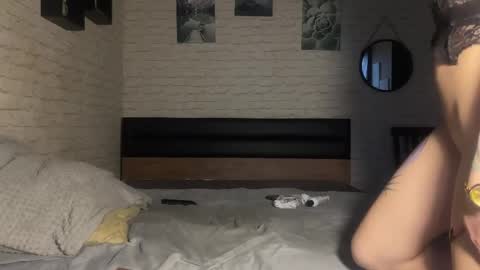 YounHotCouple online show from April 19, 6:36 am