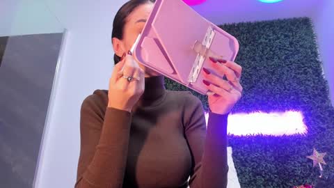 hotfallingdevil online show from November 29, 5:48 am