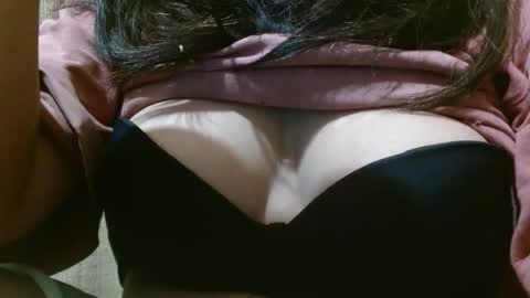 hotiemorenagurl18 online show from October 3, 6:43 am