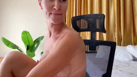 Snapshot of hotkatness chatting on February 2, 7:41 am Kate  stream  1200 pm -800 pm UTC 7 online show from February 2, 7:41 am