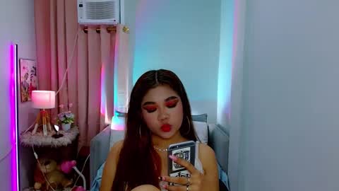 Layla online show from December 7, 6:59 am