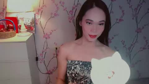 Snapshot of hotlegsxandra chatting on October 20, 10:42 am XANDRA online show from October 20, 10:42 am