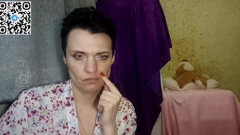 hotmamaqueen234 online show from April 5, 8:50 pm