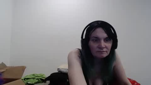 hotmodel1984 online show from March 12, 4:49 am