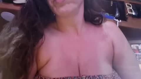 hotmom0610 online show from June 1, 4:14 am