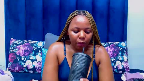 hotsmalltitsx online show from April 2, 6:59 pm