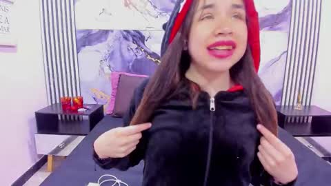 hott_barbie_ online show from November 11, 3:20 am