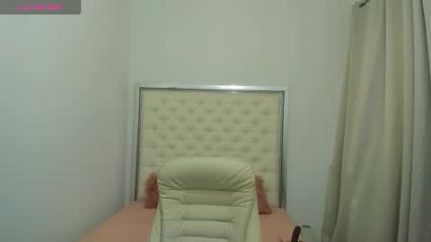 Snapshot of hott_eryka chatting on October 19, 8:08 am Eryka online show from October 19, 8:08 am