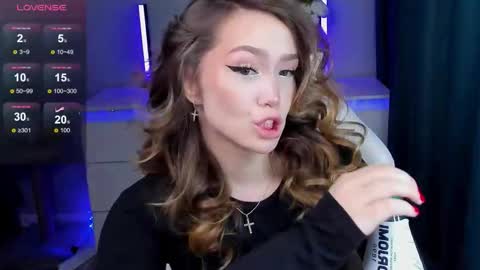 hello Im Eva online show from November 22, 11:30 am