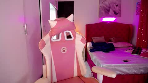 LEXIE- dont forget to give me thumbs up online show from November 12, 5:48 pm