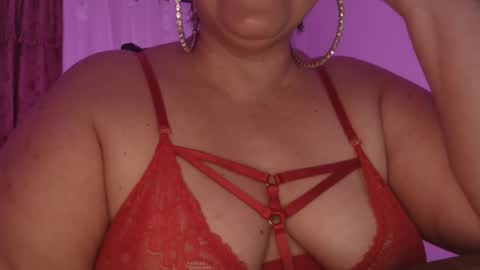 Snapshot of hottieauntie chatting on October 18, 6:56 pm sweetie Aunt online show from October 18, 6:56 pm
