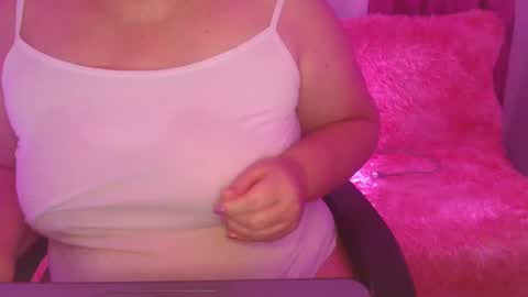 Snapshot of hottieauntie chatting on October 19, 7:40 pm sweetie Aunt online show from October 19, 7:40 pm