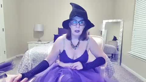 Maggie online show from October 30, 1:06 am