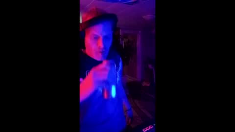 SeanPatrick online show from April 17, 3:42 am