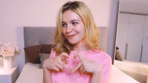 Snapshot of howimeturmum chatting on September 10, 2:29 pm ash. see u on sunday online show from September 10, 2:29 pm