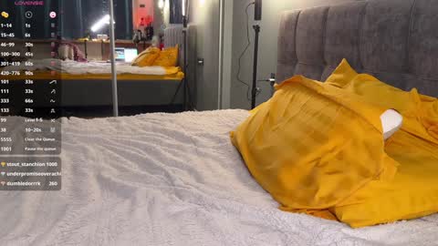 Elizabeth online show from December 19, 12:24 am