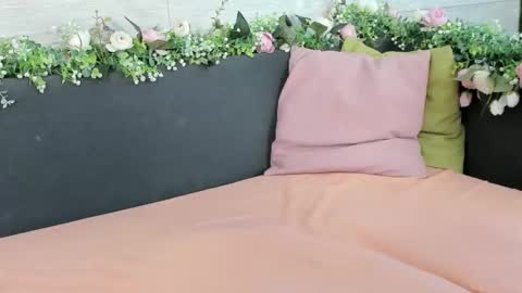 Erin online show from April 9, 6:41 am