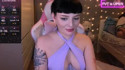 Snapshot of huggy_og chatting on February 21, 8:16 pm Maddison online show from February 21, 8:16 pm