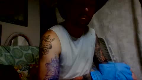 hungherowithoutacape online show from June 27, 7:58 am