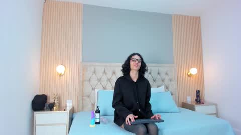 hxxyro online show from March 28, 1:34 pm