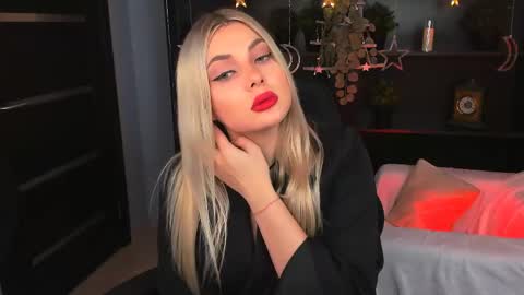 hyileyclark online show from April 18, 9:22 am