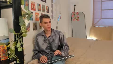 hyper_muse online show from March 23, 12:21 pm