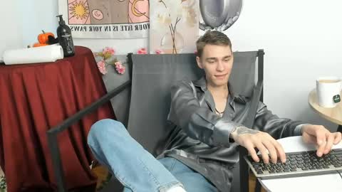 hyper_muse online show from March 28, 1:12 pm