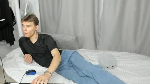 hyper_muse online show from March 30, 1:22 pm