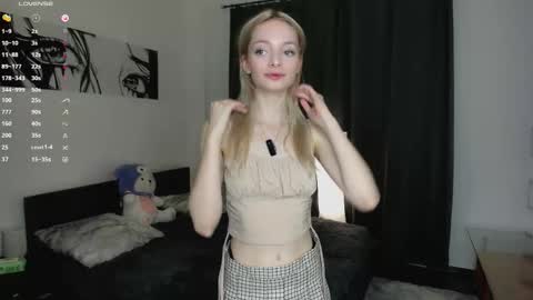 Snapshot of hypno_eyes_babe chatting on October 9, 2:22 pm Kate online show from October 9, 2:22 pm