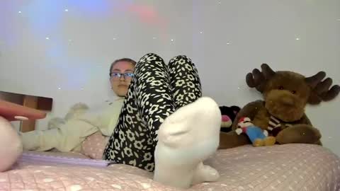 Hyun Joo online show from April 24, 10:01 pm