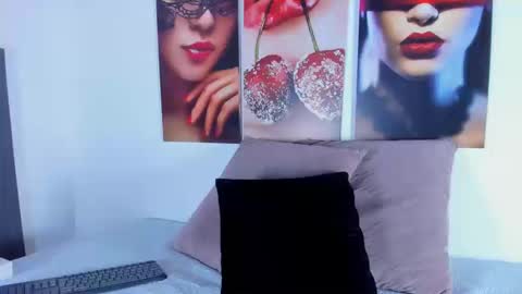 Snapshot of i_am_dolls chatting on September 9, 7:47 pm The Dolls online show from September 9, 7:47 pm