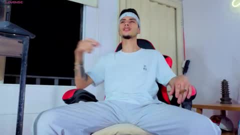 kelvis online show from March 2, 7:15 am