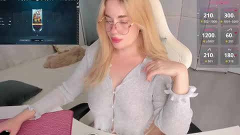 HiI am  EvaPVT is open  online show from April 13, 10:52 am