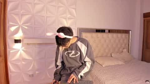 iamjuanjoc online show from February 2, 4:10 am