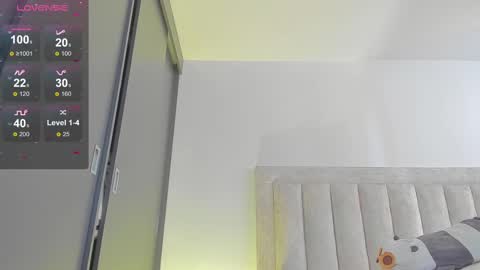 Juliiiiian online show from February 28, 5:37 pm