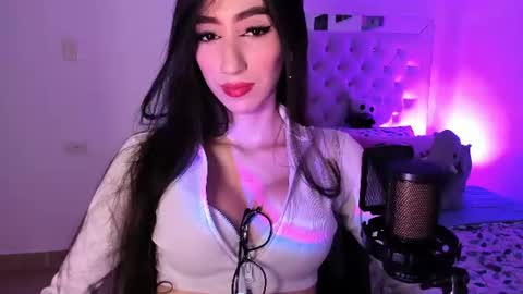 Mel  online show from June 27, 2:50 am
